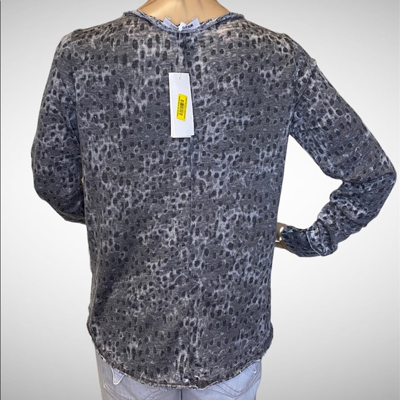 Women's William Rast Cooper Henley Charcoal Cheetah Henley Tee Shirt Medium NWT - Picture 4 of 6